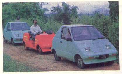 भारतीय विद्युत मोटारगाड्या: लव्हबर्ड (निळ्या) व चॅरिअट (लाल)