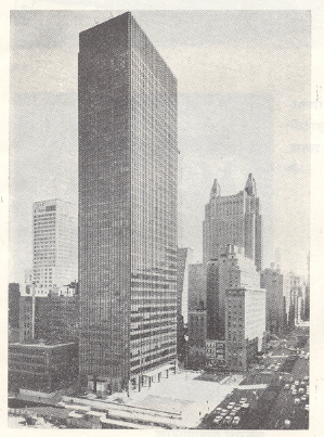 'सीग्रॅम बिल्डिंग', न्यूयॉर्क (१९५६ - ५८) - मीएस व्हान डेर रोअ आणि फिलिप जॉन्सन.