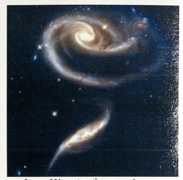 एआर्‌पी २७३ दीर्घिका : 'नासा'ने हबल दूरदर्शकातून टिपलेले छायाचित्र.