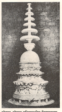 मोहरा मोरादू परिसरातील विहारच्या ९ व्या दालनातील सु. ३.५ मी. उंचीची स्तूपाची प्रतिकृती