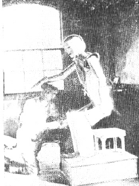 कारेल चापेक यांच्या नाटकावरून प्रेरणा घेऊन अभिकल्पित केलेला 'एरिक' नावाचा रोबॉट (‍१९२८)