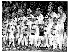 भरत नाट्यमंदिराच्या (पुणे) उद्‌घाटनप्रसंगी नांदी गाणारे गायक