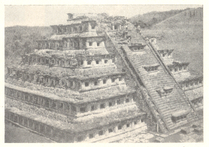 ताजिन येथील पिरॅमिड, इ. स. ९ वे शतक.