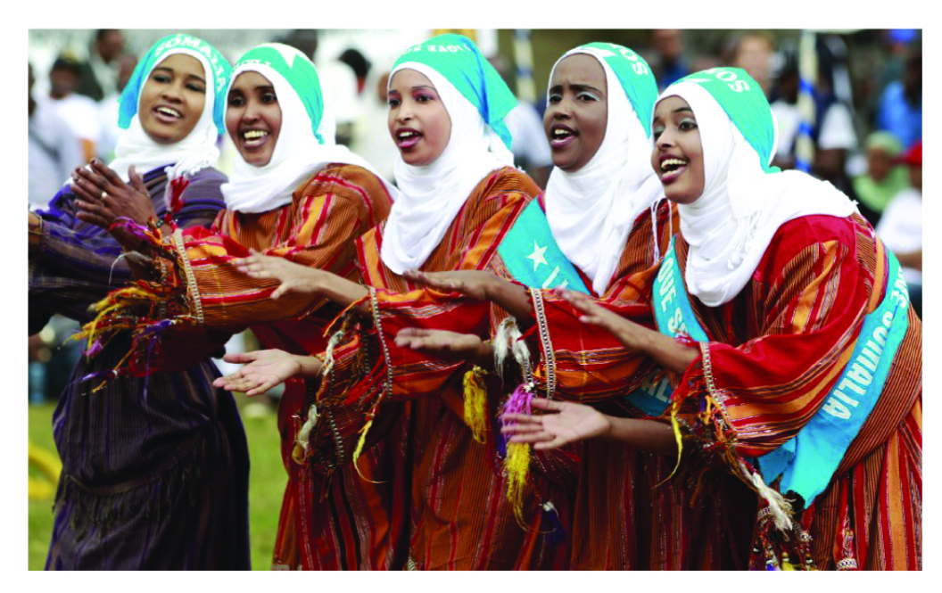  पारंपरिक वेशभूषेत सोमालियन स्त्रिया