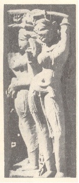 ३. कंदरिया महादेव मंदिरातील स्त्रीशिल्प, खजुराहो, ११वे शतक.