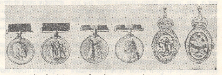 महात्मा गांधींना मिळालेली सन्मानदर्शक पदके : बोअर युद्ध (१८९९ – १९०२) पदक झूलूलँड (द. आफ्रिका प्रजासत्ताक) मुक्तिआंदोलन (१९०६) सेवापदक व कैसर-इ-हिंद (१९१५). 