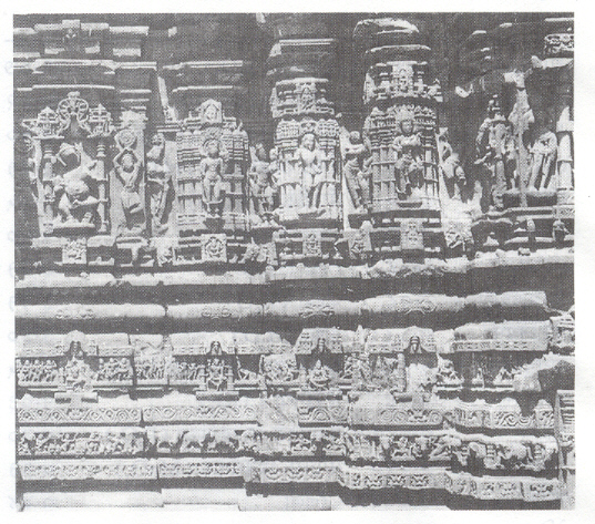अम्रेश्वर मंदिराच्या भिंतीवरील शिलाहारकालीन शिल्पे, अंबरनाथ, जि. ठाणे. 