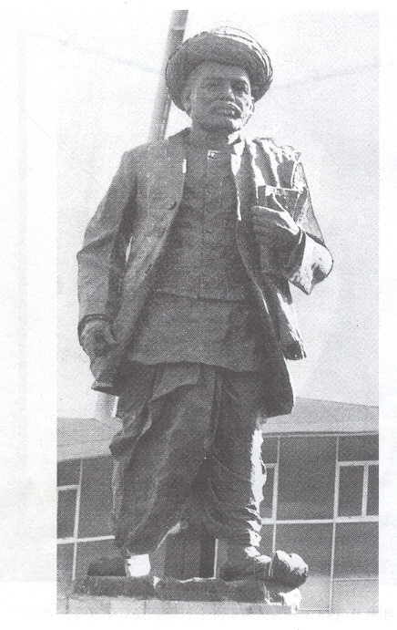 महात्मा जोतीराव फुले : पंचधातूचा पुतळा (१९८२), विधानभवन, मुंबई, कलाकार – सोनावडेकर.