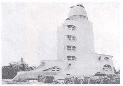 आइन्स्टाइन टॉवर, पॉट्सडॅम (१९२०-२१) - एरिक मेंडेलसन.