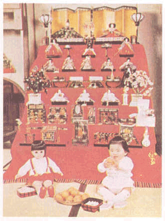जपानमधील वासंतिक उत्सवातील बाहुल्यांची आरास