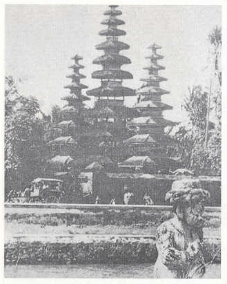 जाक्रानेगारा (लांबॉक बेट) येथील मंदिर