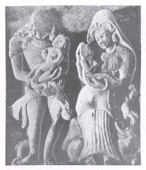 बलराम-कृष्ण यांसह नंद-यशोदा : देवगढ मंदिरातील शिल्पचौकट.